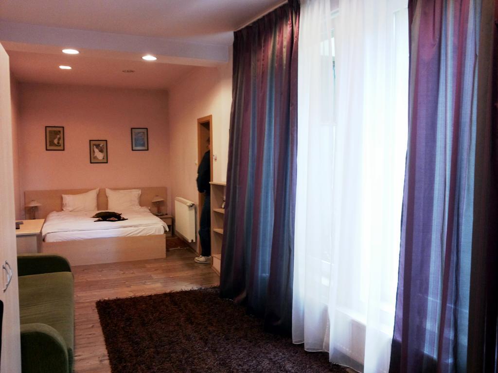 Lucas 10 Apartments Kluż-Napoka Pokój zdjęcie